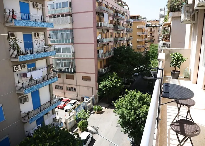 Appartamento La Casa Del Maggiore, Tra Mare E Centro Palermo, Italia