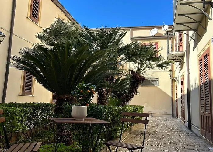 Corte Dei Re Di Palermo Apartment, Italia