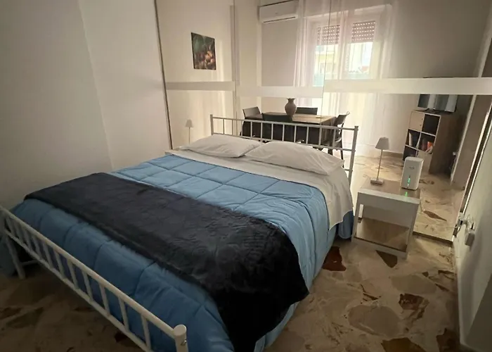 El Azis Home Palermo, Italia