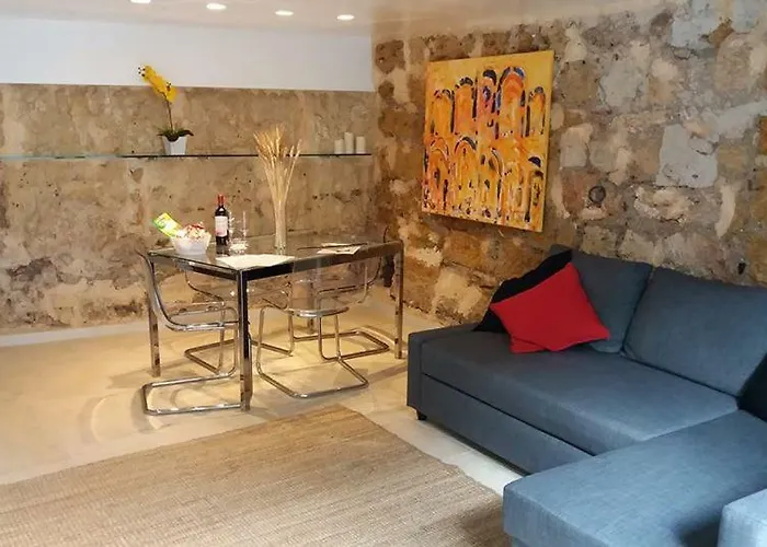 Home sotto l'Arco Palermo, Italia